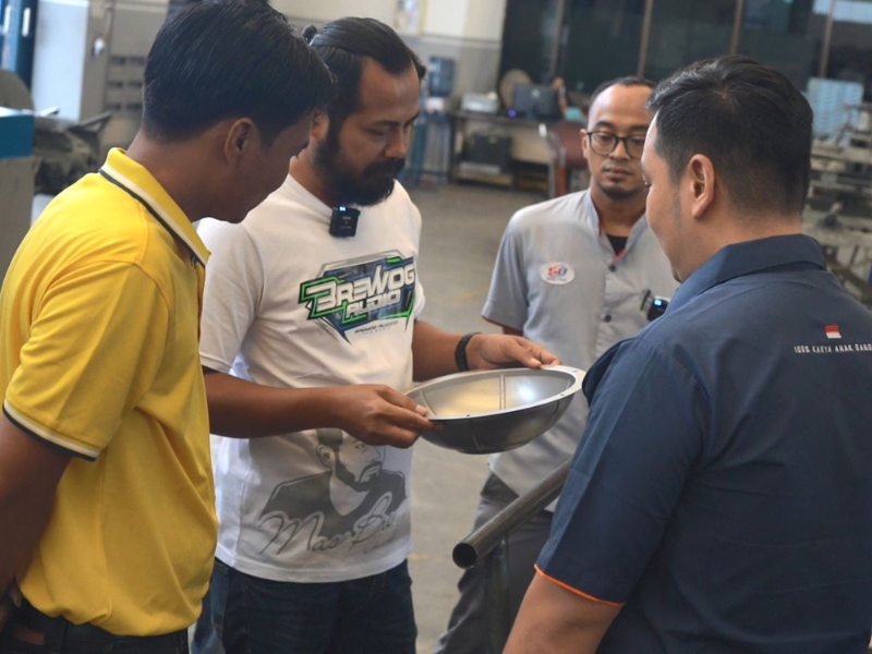 KOLABORASI EKSKLUSIF: BREWOG DENGAN SINAR BAJA ELECTRIC
